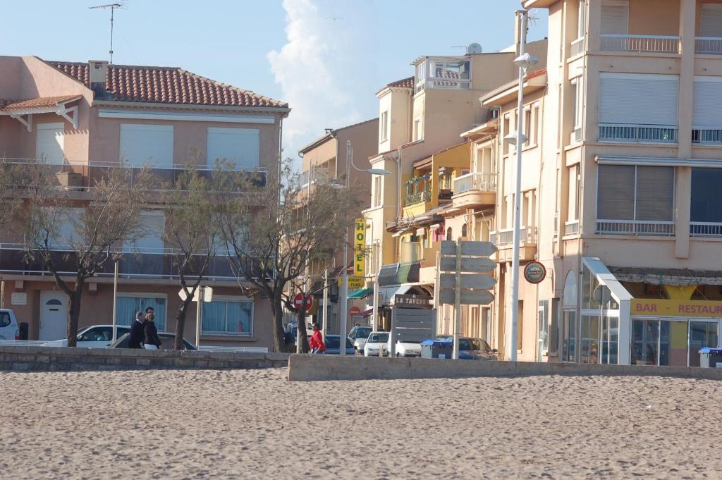 Hotel De La Plage 2 Etoiles Valras-Plage Exterior photo